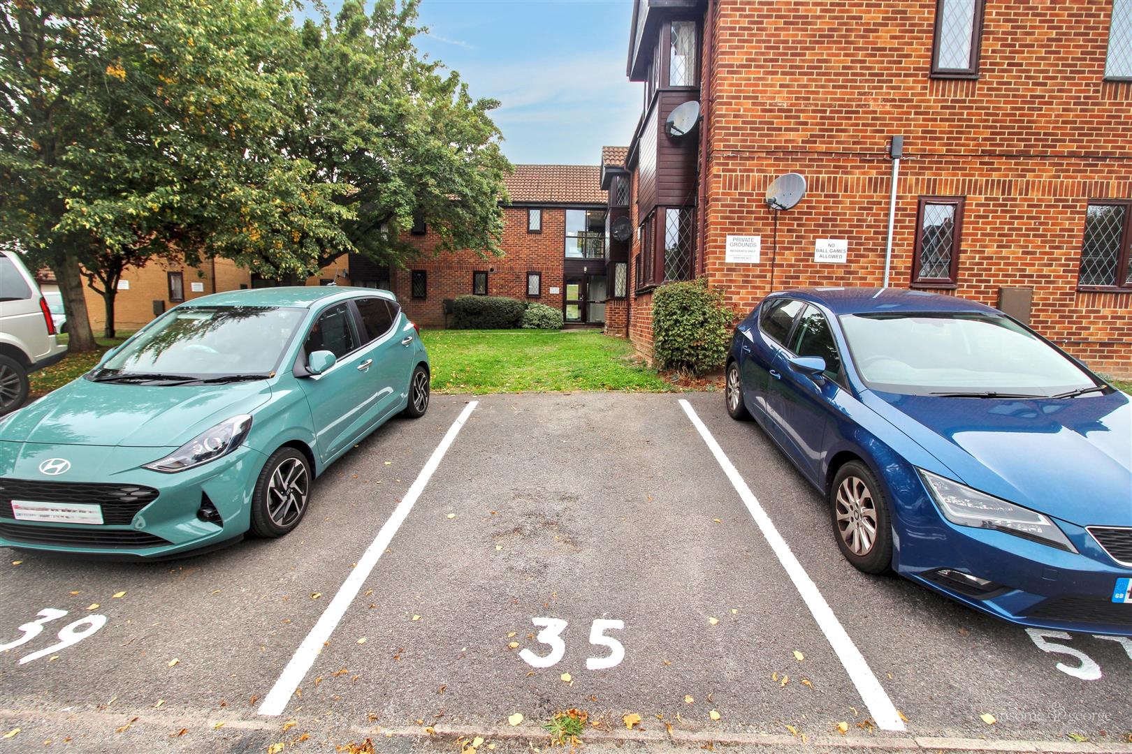 Ashmere Close, Calcot, Reading